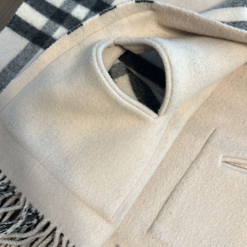 Oversized Burberry Scarf classic plaid with Pockets Merino Wool and Cashmere - Picture 3 of 4